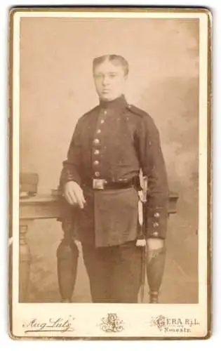 Fotografie August Lutz, Gera, Neue Str. 28, Porträt eines jungen Soldaten in Uniform