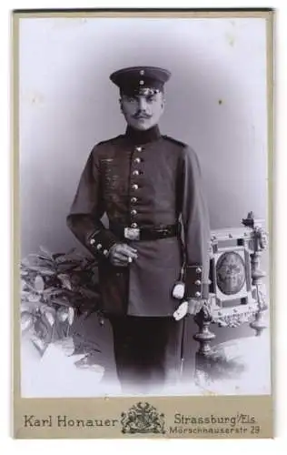 Fotografie Karl Honauer, Strassburg / Els., Mörschauserstr. 29, Porträt eines Soldaten in Uniform