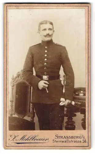 Fotografie J. Mehlbreuer, Strassburg, Steinwallstrasse 56, Portrait eines Soldaten in Uniform