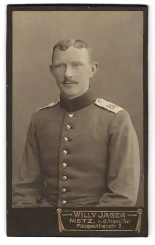 Fotografie Willy Jäger, Metz, Piappévillerstr. 2, Porträt eines Soldaten in Uniform