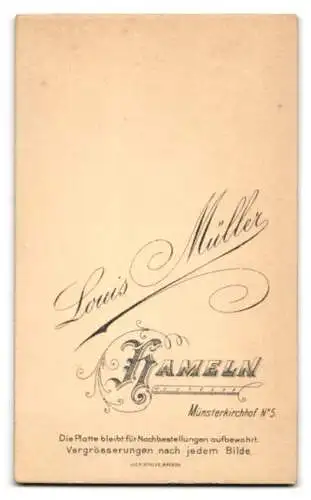 Fotografie Louis Müller, Hameln, Münsterkirchhof Nr. 5, Porträt eines Soldaten in Uniform