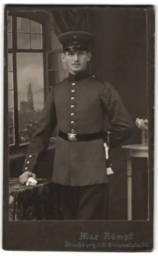 Fotografie Max Kämpf, Strassburg, Steinwallstr. 56, Porträt eines Soldaten in Uniform