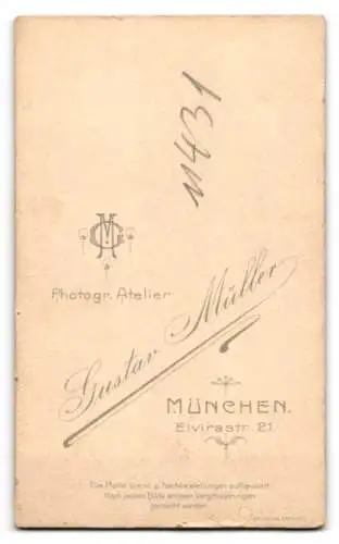 Fotografie Gustav Müller, München, Elvirastr. 21, Porträt eines Soldaten in Uniform