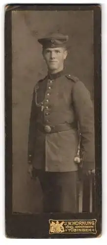 Fotografie J.W. Hornung, Tübingen, Soldat in Uniform