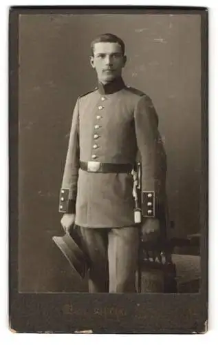 Fotografie Pöckl, München, Kaufingerstrasse 21, Porträt eines Soldaten in Uniform