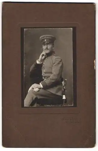 Fotografie Hans Ulrich, Germersheim, Portrait eines Soldaten in Uniform