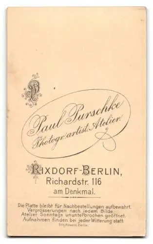 Fotografie Paul Purschke, Rixdorf-Berlin, Richardstr. 116, Dame mit Stuhl