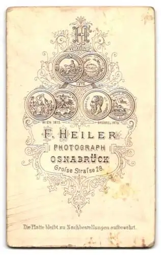 Fotografie F. Heiler, Osnabrück, Grosse Strasse 28, Zwei Damen in eleganter Kleidung