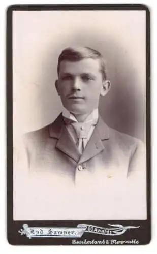 Fotografie Lyddell Sawyer, Newcastle, 40 Fawcett Street, Porträt eines jungen Mannes