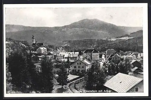 AK Bayerisch Eisenstein, Ortsansicht mit Kirche und dem Arber