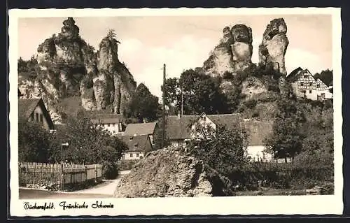 AK Tüchersfeld /Fränk. Schweiz, Ortspartie mit Bergen