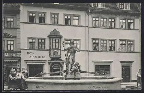 AK Weimar / Thüringen, Kinder am Neptunbrunnen, Hof-Apotheke