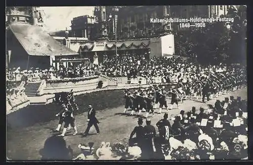 AK Wien, Marschierende Soldaten zum Kaiser-Jubiläums-Huldigungs-Festzug 1848-1908