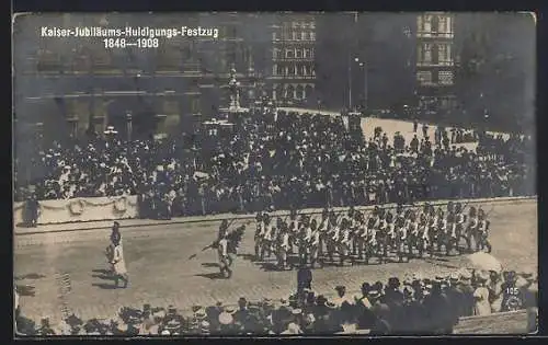 AK Wien, Marschierende Soldaten zum Kaiser-Jubiläums-Huldigungs-Festzug 1908