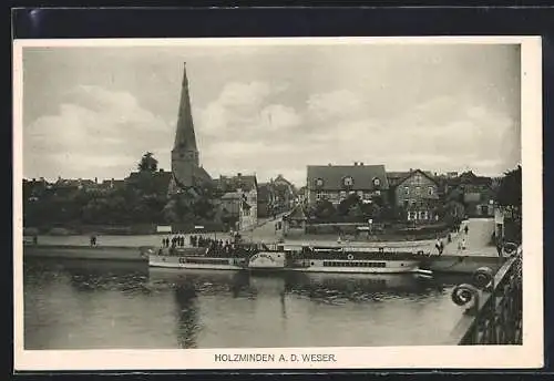 AK Holzminden a. d. Weser, Dampfer Graf Moltke am Ufer der Stadt