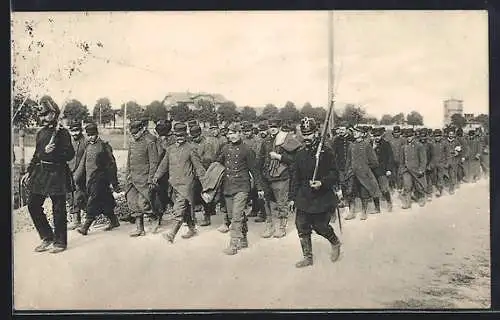 AK Französische Kriegsgefangene auf dem Marsch