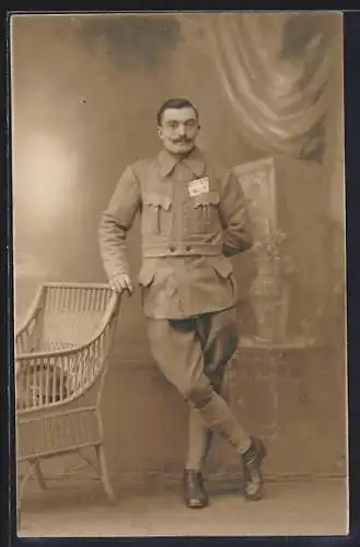 Foto-AK Französischer Kriegsgefangener in Uniform