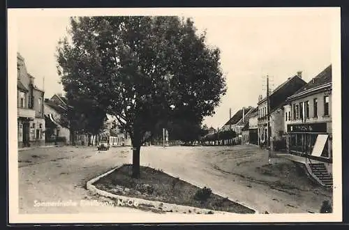 AK Ernstbrunn, Strassenansicht mit Auto