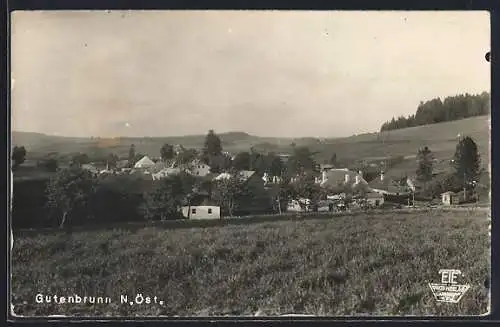 AK Gutenbrunn /N.Öst., Ortsansicht vom Feld aus