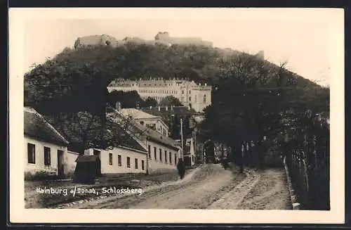 AK Hainburg a. Donau, Schlossberg von der Strasse aus