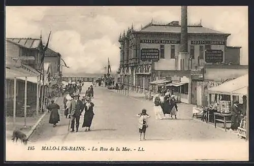 AK Malo-les-Bains, La Rue de la Mer animée avec promeneurs et cafés