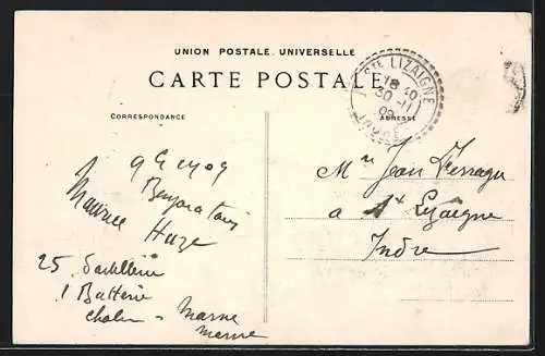 AK Cambrai, Vue panoramique de la place animée avec bâtiments historiques