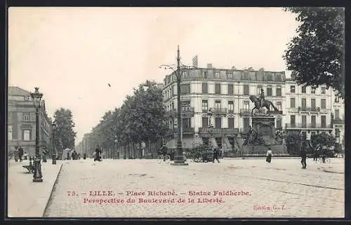 AK Lille, Place Richebé, Statue Faidherbe, Perspective du Boulevard de la Liberté