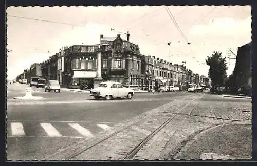 AK Valenciennes, Carrefour animé avec voitures et bâtiments historiques