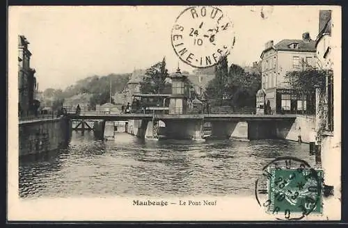 AK Maubeuge, Le Pont Neuf et la rivière animée