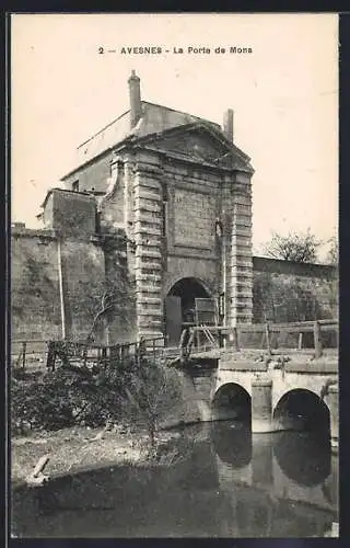 AK Avesnes, La Porte de Mons et son pont sur la rivière