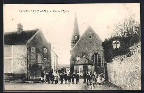 AK Saint-Méry, Rue de l`Église avec enfants devant l`église et maisons adjacentes