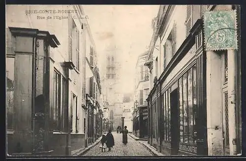 AK Brie-Comte-Robert, Rue de l`Église avec vue sur la tour de l`église