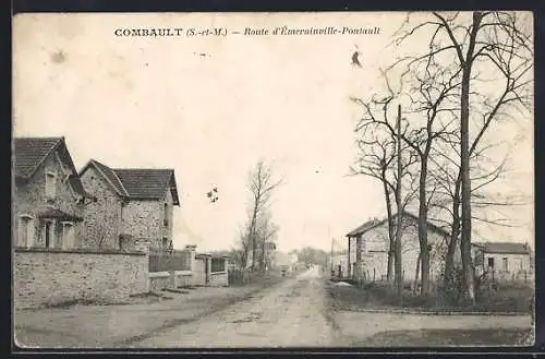 AK Combault, Route d`Émerainville-Pontault avec maisons et arbres en bordure de route