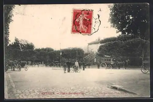 AK Chelles, Place Gasnier-Guy avec calèches et passants