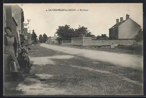 AK La Chapelle-la-Reine, Butteau, vue de la rue principale avec habitants au repos