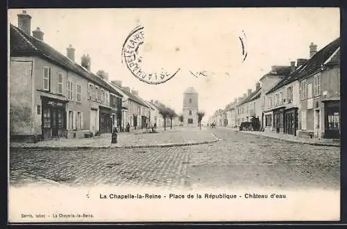 AK La Chapelle-la-Reine, Place de la République, Château d`eau