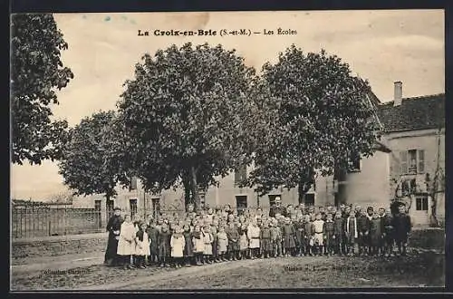 AK La Croix-en-Brie, Les Écoles