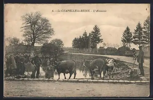 AK La Chapelle-la-Reine, L`Abreuvoir avec des habitants et des vaches au bord de l`eau