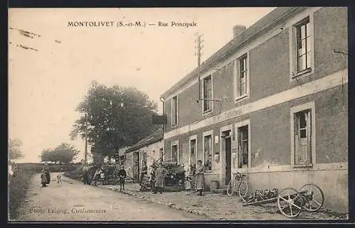 AK Montolivet, Rue Principale avec scène de rue animée et vélos devant un bâtiment