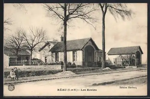 AK Réau, Les Écoles