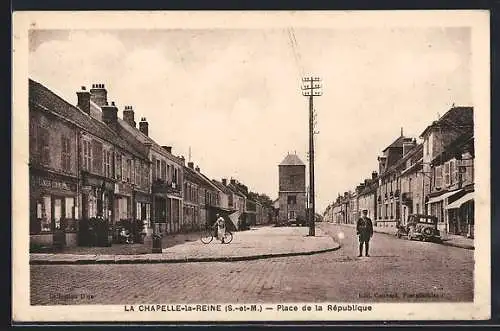 AK La Chapelle-la-Reine, Place de la République