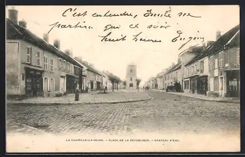 AK La Chapelle-la-Reine, Place de la République, Château d`eau