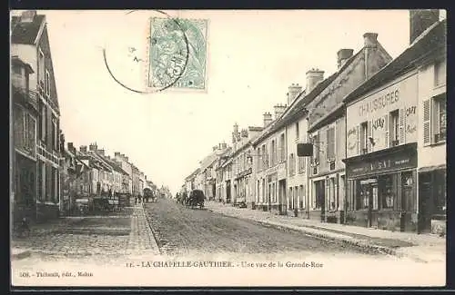 AK La Chapelle-Gauthier, Une vue de la Grande-Rue