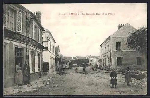 AK Chambry, La Grande-Rue et la Place