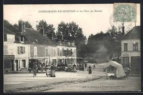 AK Donnemarie-en-Montois, La Place du Marché avec animations quotidiennes