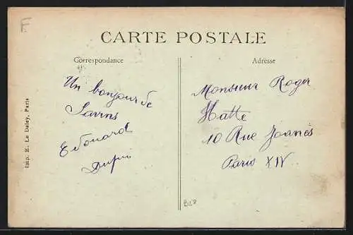 AK Savins, Vue d`une rue bordée d`arbres et de maisons