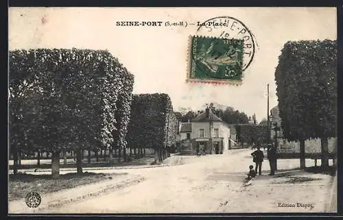 AK Seine-Port, Le Placet avec arbres taillés et passants