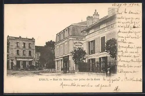 AK Esbly, Rue de Meaux avec vue vers la gare et bâtiments avoisinants