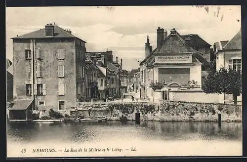 AK Nemours, La Rue de la Mairie et le Loing