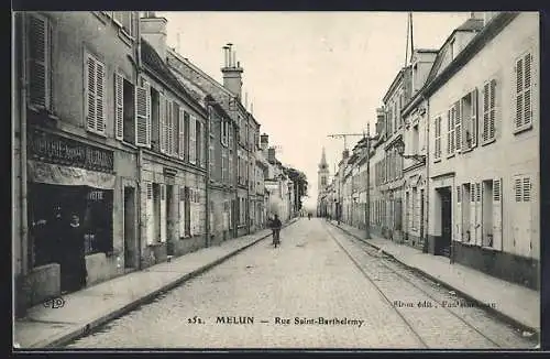 AK Melun, Rue Saint-Barthélemy avec bâtiments historiques